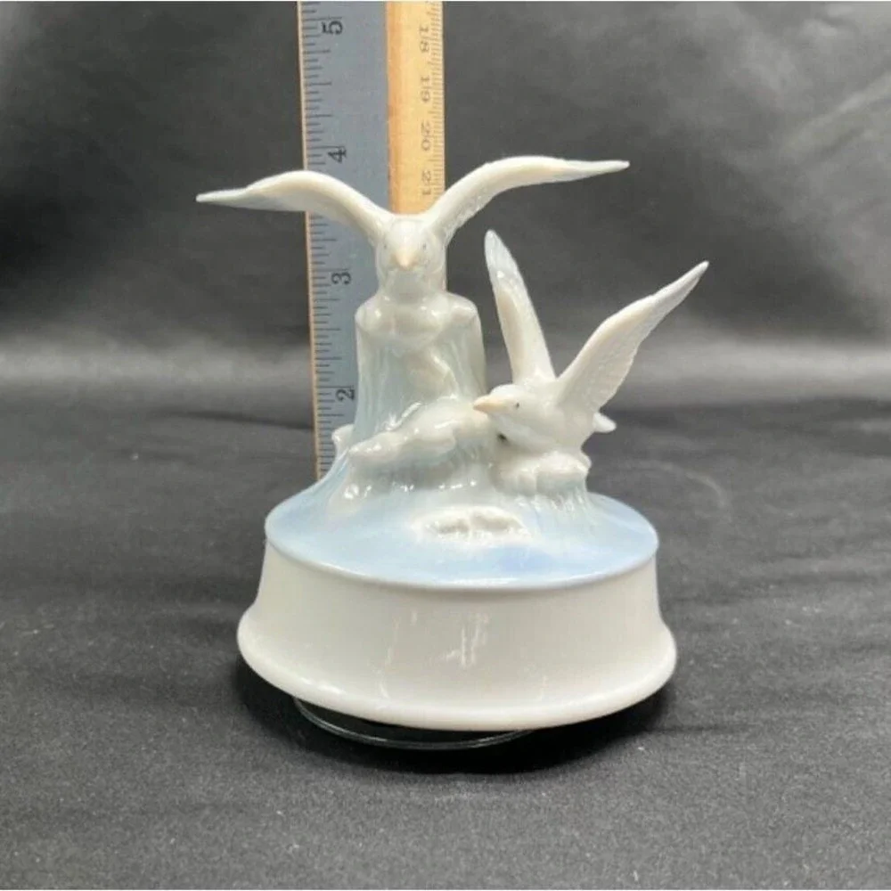 Otigiri bird music box seagulls on wave plays 